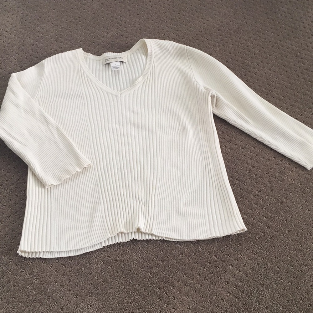 JNY Sport V Neck 3/4 sleeve sweater